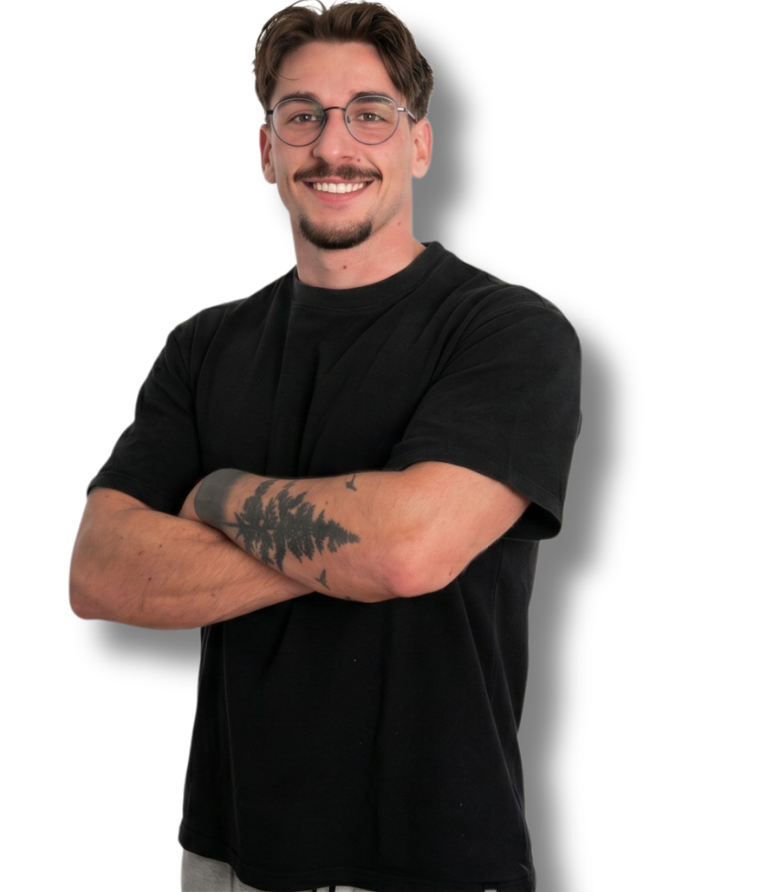 Rafael Félix, personal trainer, de t-shirt preta